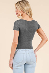 SHORT SLEEVE V-NECK CROP TOP: BLACK