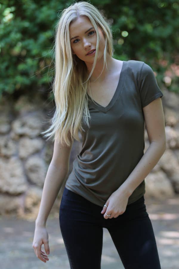 VNECK T SHIRT BASIC TOP: FOREST GREEN
