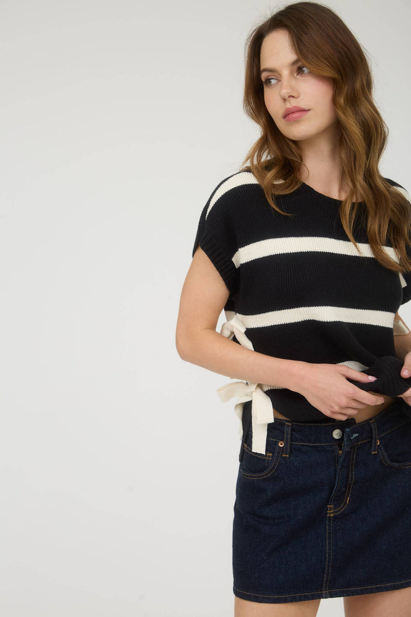 SIDE TIE SWEATER: BLACK