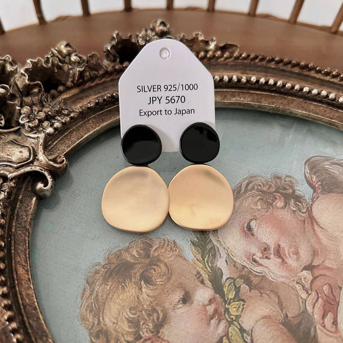 RETRO MINIMALIST DISC EARRINGS