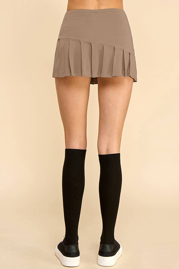 KNIFE PLEATED SKORT: FRENCH TAUPE